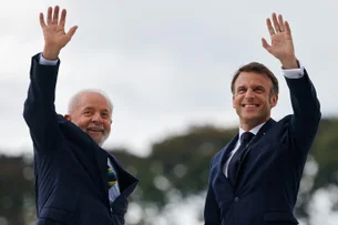 Ao lado de Macron, Lula diz que quer concluir acordo Mercosul União Europeia nos próximos seis meses