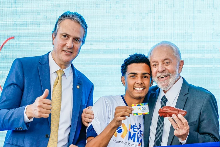 Presidente da República, Luiz Inácio Lula da Silva, durante encontro com estudantes para anúncio de pagamento da primeira parcela do programa Pé-de-Meia, no Palácio do Planalto (Ricardo Stuckert / PR/Divulgação)