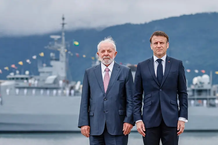 residente da República, Luiz Inácio Lula da Silva, durante a cerimônia de lançamento ao mar do submarino Tonelero, com a participação do Presidente da República Francesa, Emmanuel Macron, na Base de Submarinos da Ilha da Madeira. (Ricardo Stuckert / PR/Divulgação)