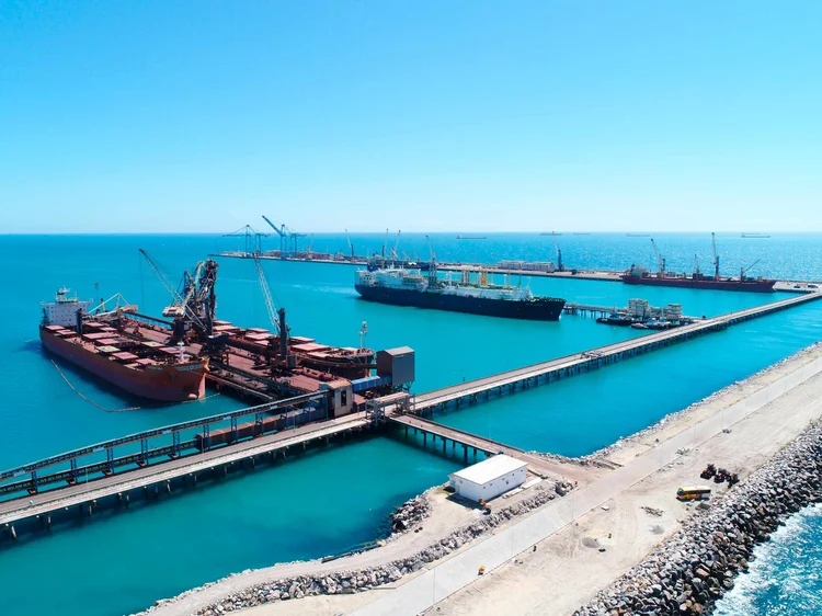 O Porto de Pecém, no Ceará, é pioneiro na incipiente produção de hidrogênio verde no Brasil  (AES/Divulgação)