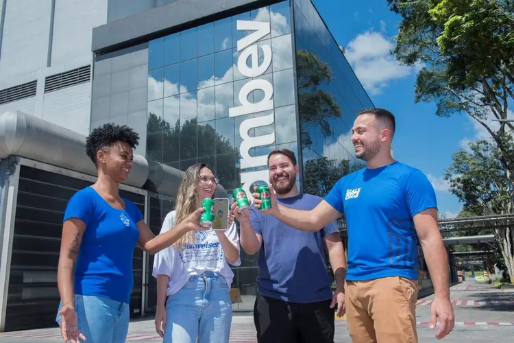 A Ambev conta com mais de 700 estagiários espalhados por todas as partes do Brasil (Ambev/Divulgação)