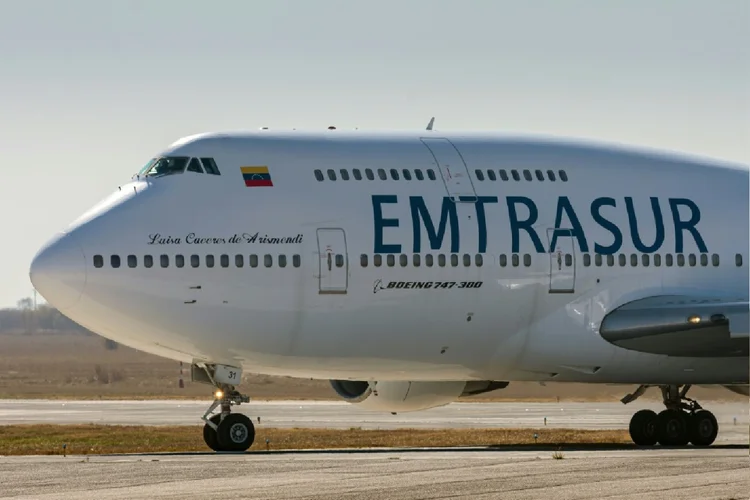 O avião Emtrasur da Venezuela na Argentina, em 13 de junho de 2022 (AFP Photo)