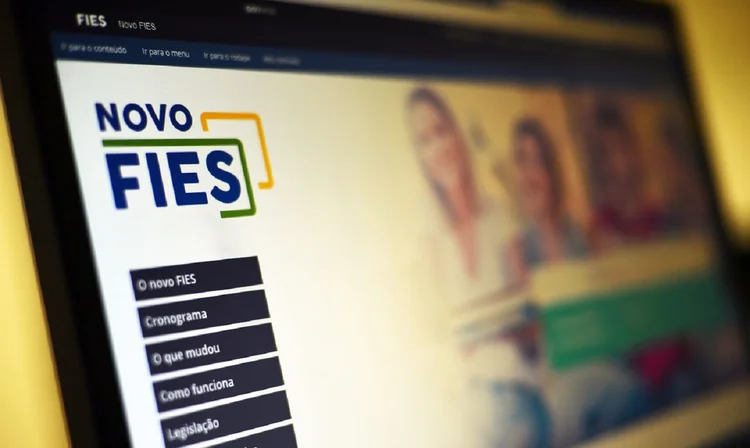 FIES: Os interessados em participar devem se inscrever até antes da meia-noite de hoje (Marcello Casal/Agência Brasil)