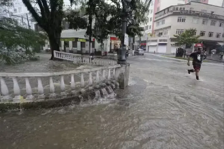 Cidade já tem vários pontos de inundações (Redes Sociais/Reprodução)