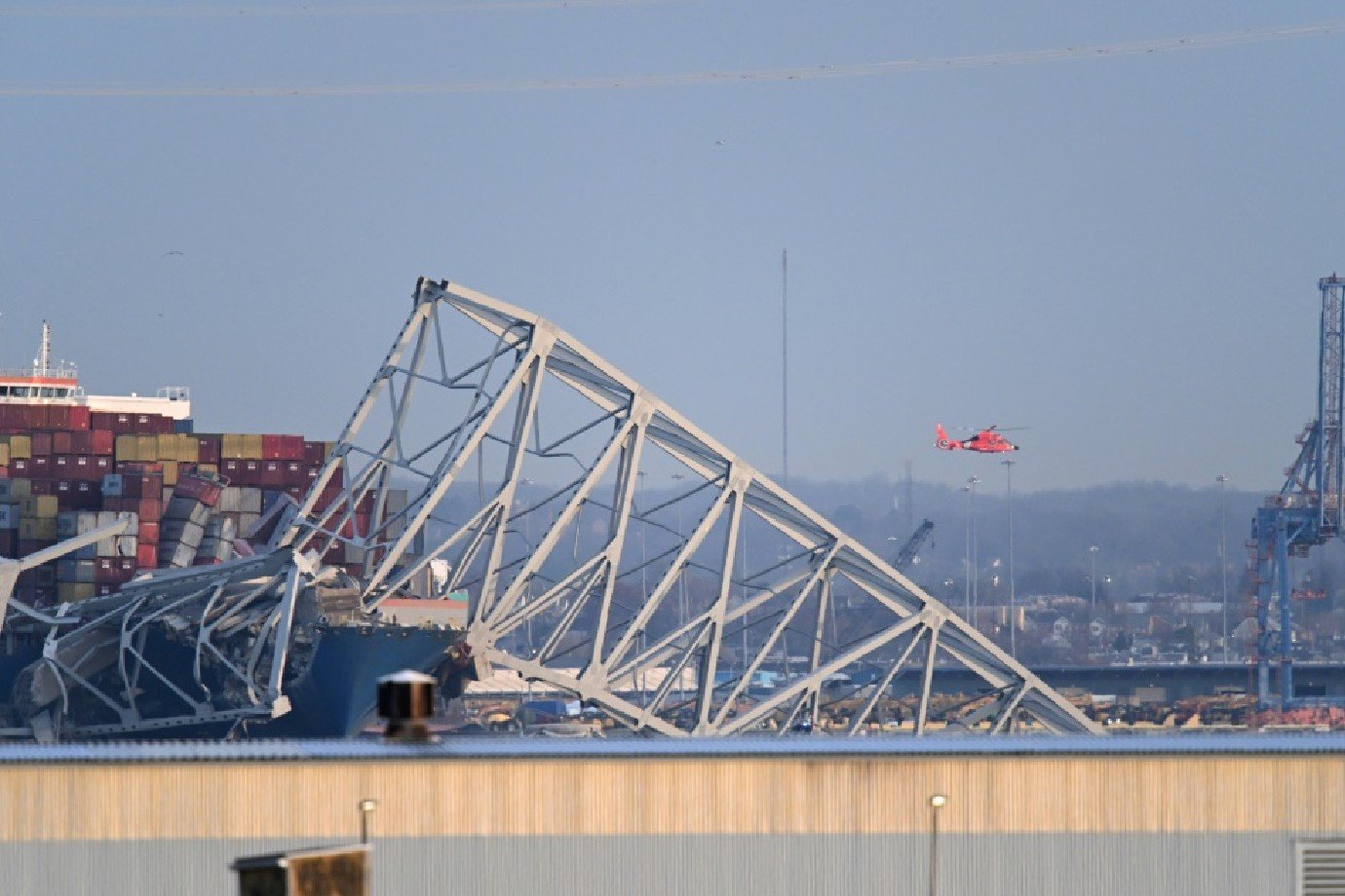 Queda de ponte em Baltimore trava um dos principais portos dos EUA