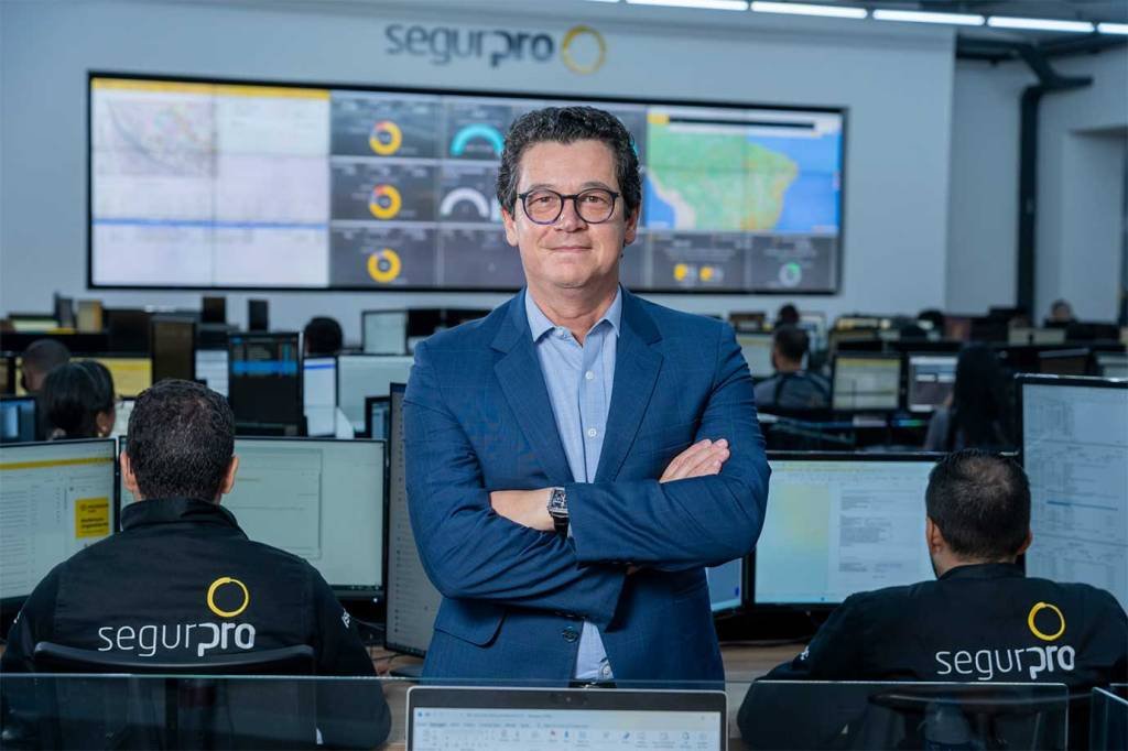 Vigilância total: a SegurPro investe em segurança híbrida para proteger clientes