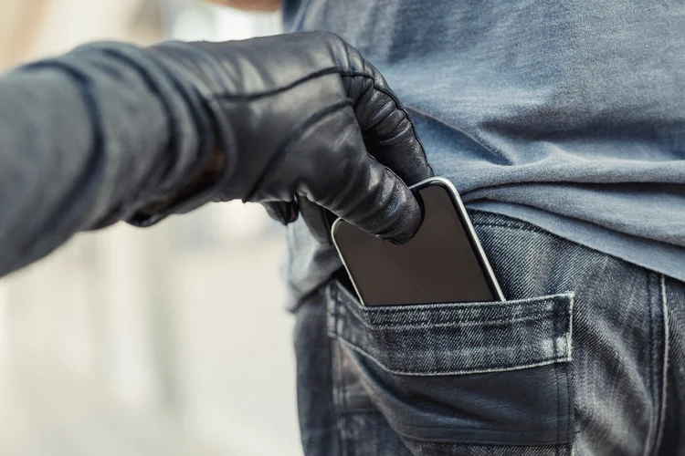 Roubo de celulares: Estado de São Paulo teve média de quase 950 registros por dia (	D-Keine/Getty Images)