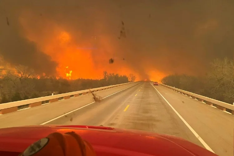 Incêndio em Smokehouse Creek, perto de Amarillo, no Texas Panhandle (AFP Photo)