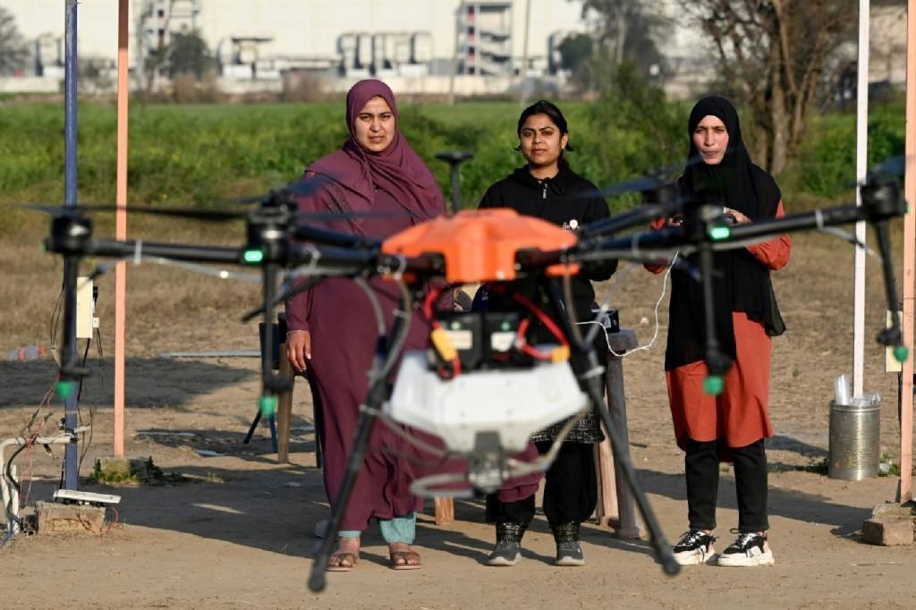 Programa utiliza drones para impulsionar mudança social na Índia rural