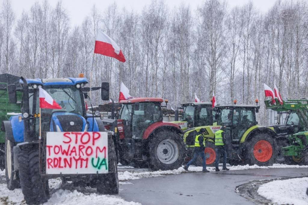 UE anuncia acordo para impor limite às importações agrícolas da Ucrânia
