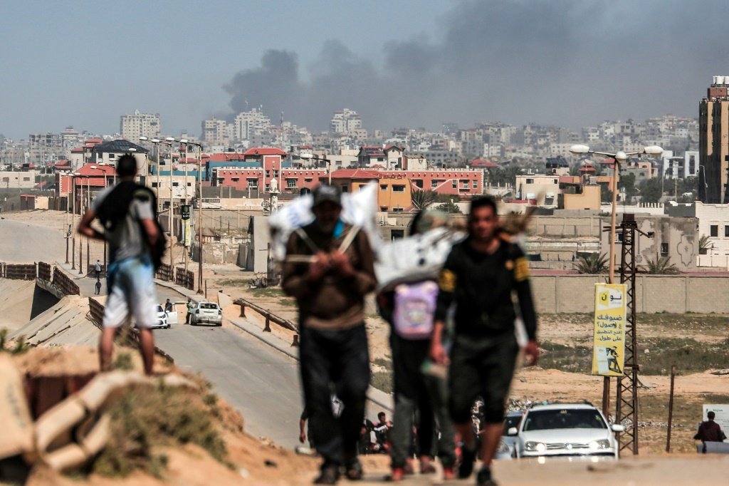 'Pior que o inferno', dizem habitantes de Gaza sobre ofensiva israelense contra hospital