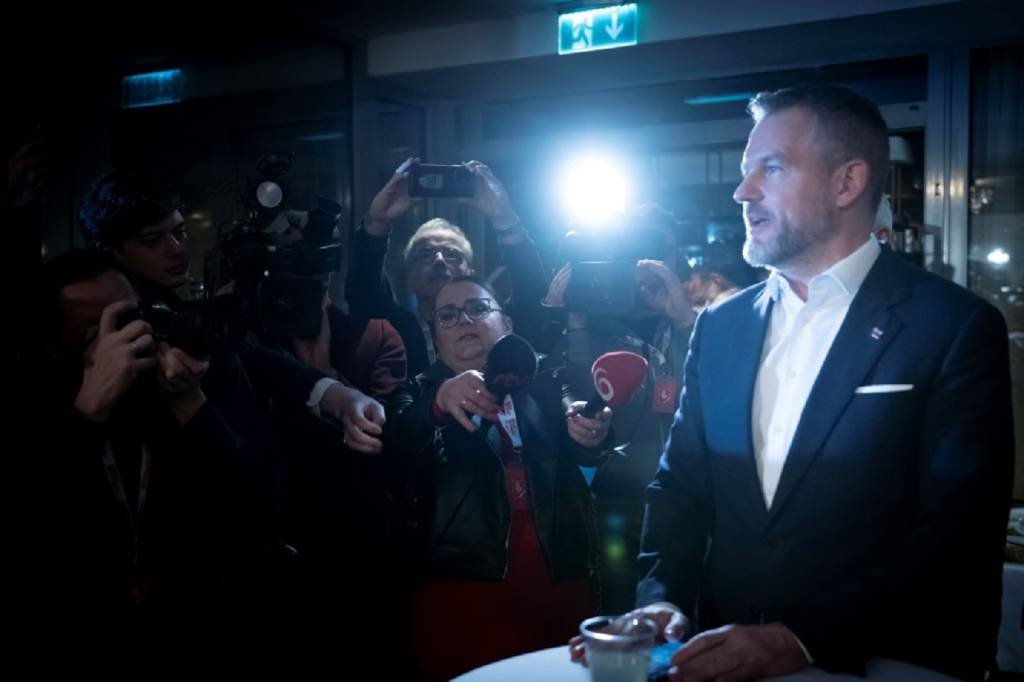 Eleições na Eslováquia: parciais indicam disputa entre Pellegrini e Korcok no 2º turno