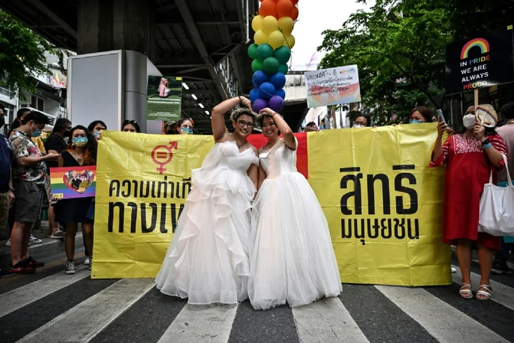 Casamentos homoafetivos: na Ásia, apenas Taiwan e Nepal reconhecem os casamentos entre pessoas do mesmo sexo (Montira RUNGJIRAJITTRANON/AFP)