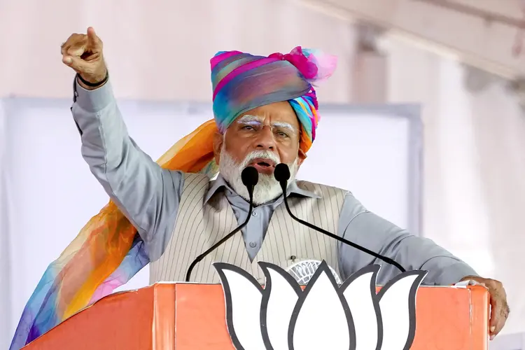 Narendra Modi: premiê indiano durante comício em Pushkar  (Himanshu Sharma/AFP)