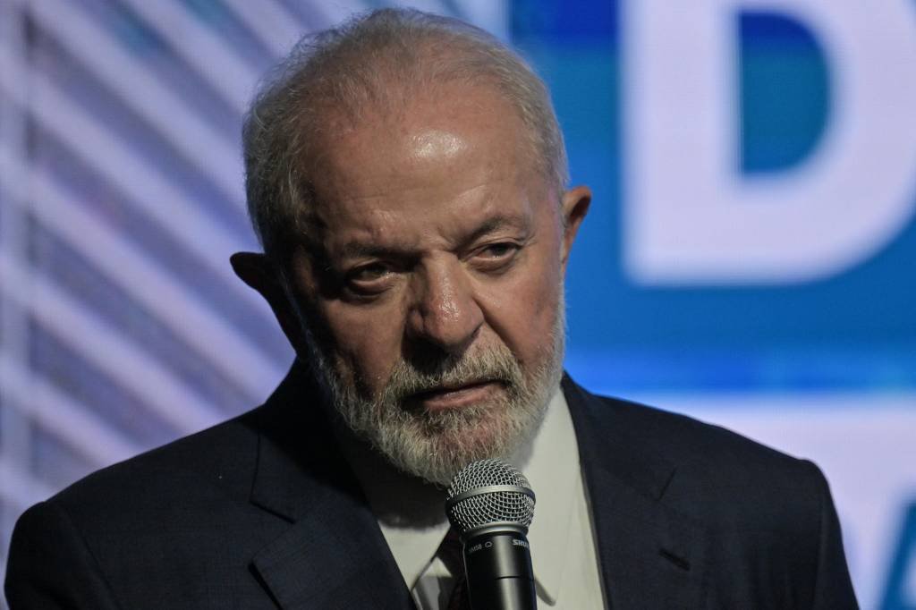 Imagem referente à notícia: Lula critica pressão por corte de despesas e diz que 'tudo no Brasil é tratado como gasto'