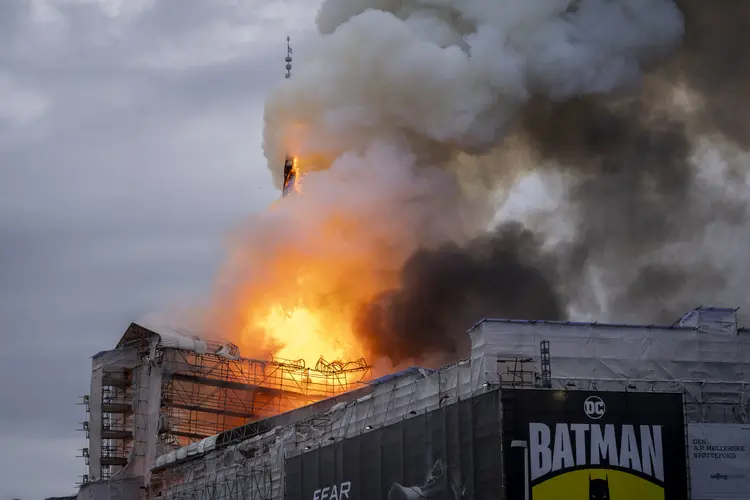 Incêndio: chamas atingem antiga bolsa Copenhague (Ida Marie Odgaard/Ritzau Scanpix/AFP)