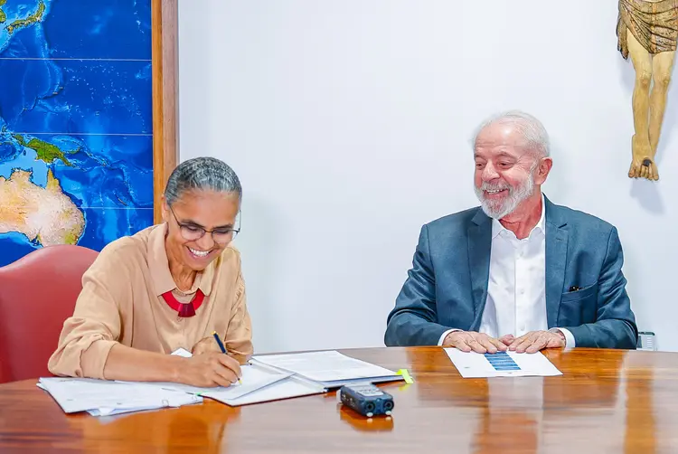 Pauta verde: documento assinado por Marina Silva, Lula e Mercadante prevê recursos para diferentes frentes (Ricardo Stuckert/Presidência da República/Divulgação)