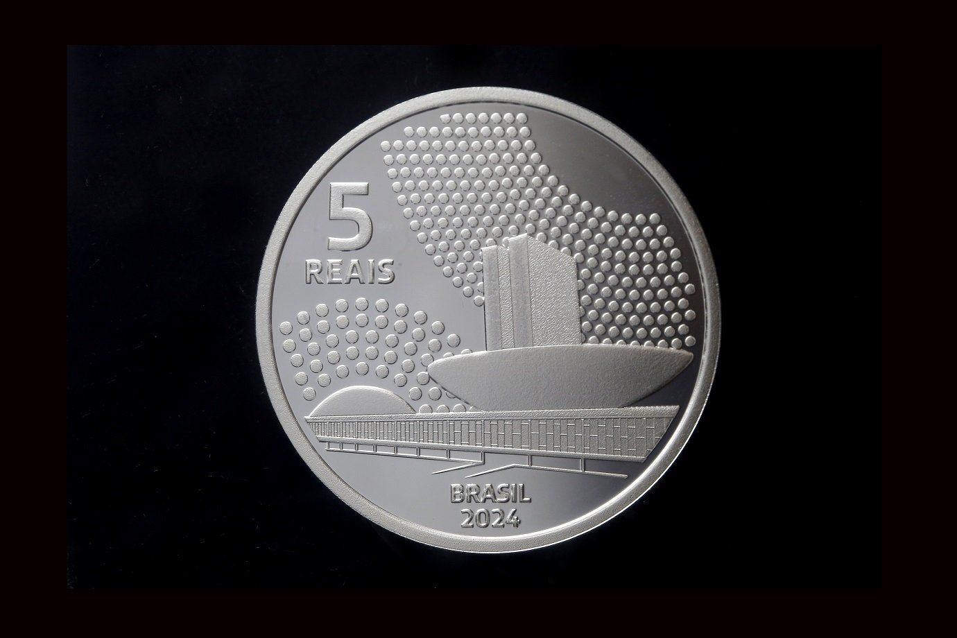 BC lança moeda de R$ 5 em comemoração aos 200 anos da primeira Constituição; veja como comprar