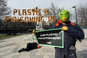 Imagem referente à matéria: Lobistas da indústria do petróleo 'invadem' debate sobre redução da poluição gerada pelo plástico