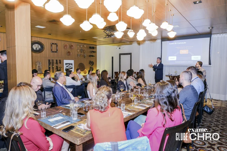 O nono encontro do Clube CHRO contou com o painel de Marco Tulio Zanini, consultor e pesquisador sênior da FGV, e mediação de Bruno Leonardo, vice-presidente de Educação Corporativa da Exame (Eduardo Frazão/Exame/Divulgação)