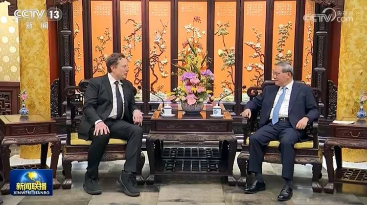 Musk durante encontro com o premiê chinês Li Qiang (@elonmusk / Captura de tela /Reprodução)