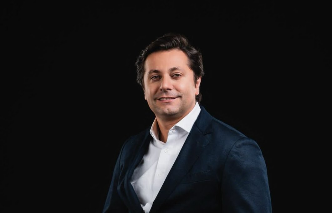 Como ele foi de boia-fria a CEO de uma das maiores empresas de tecnologia no Brasil