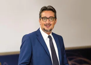 Imagem referente à matéria: Veja quem é o magnata italiano que raramente aparece em público e tem fortuna de US$ 43 bilhões