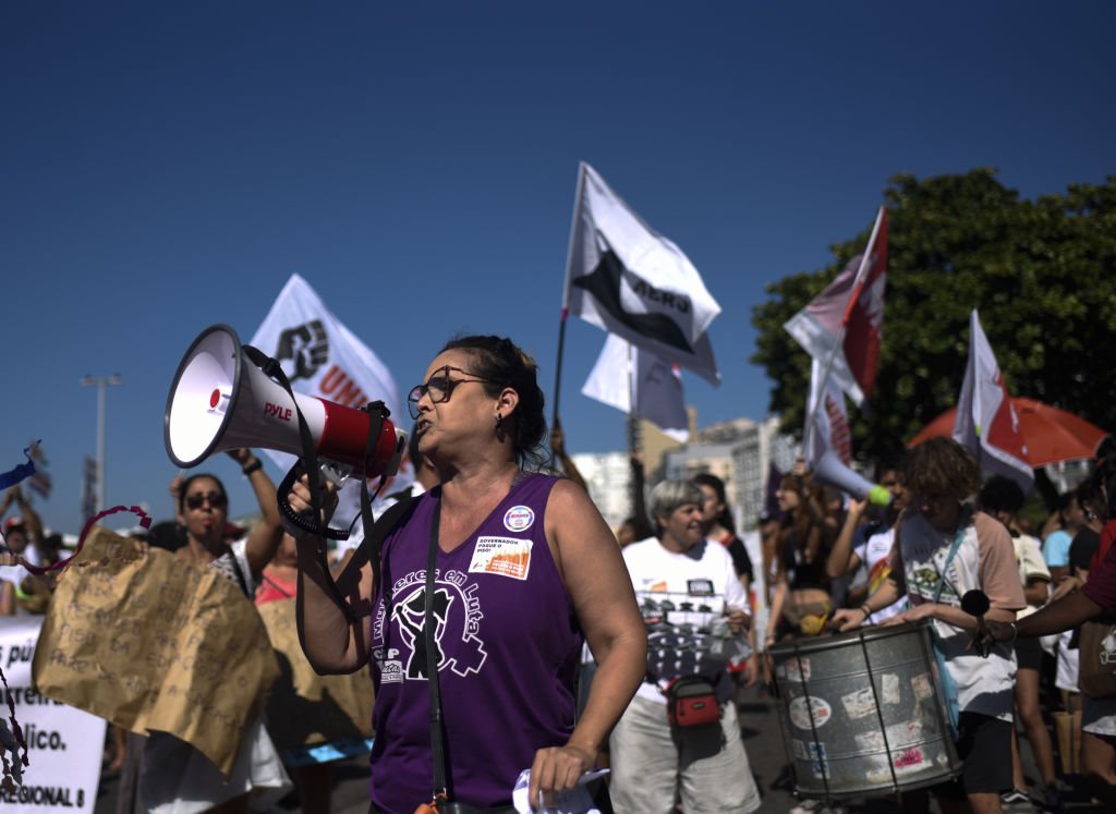 Universidades e institutos federais marcam greve a partir de segunda