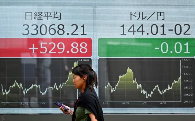 Imagem referente à notícia: Descompasso nipônico: por que a bolsa do Japão está na máxima e o iene na mínima do século?
