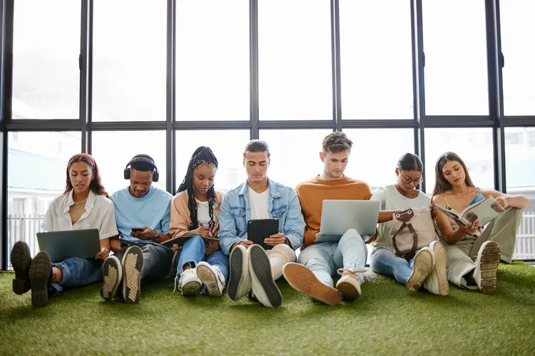 Pluralidade geracional: Líderes e organizações precisam administrar a complexidade dessas relações.  (PeopleImages/Getty Images)