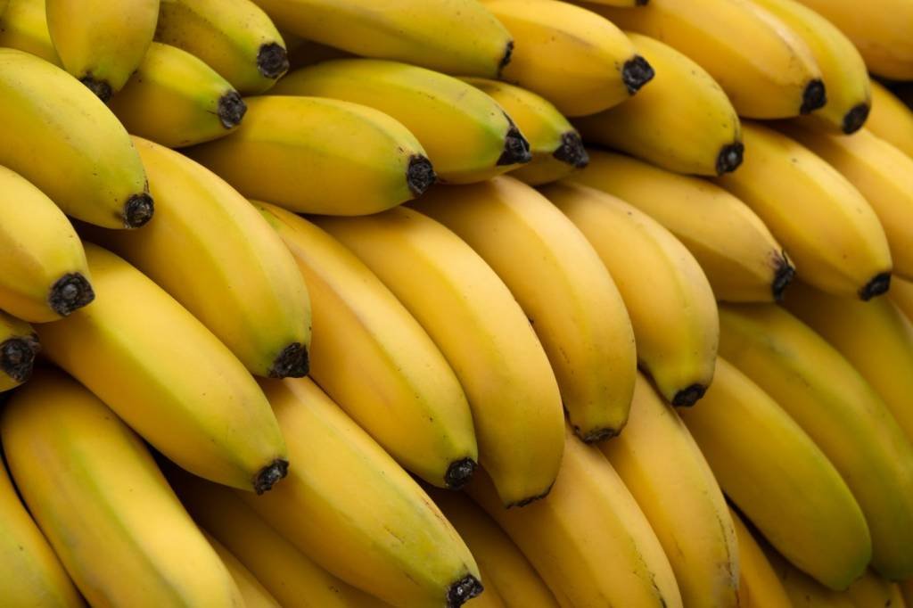 Imagem referente à notícia: Nada de lixo. Casca de banana vira bioplástico e embala alimentos