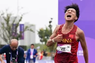 Imagem referente à notícia: Maratonista chinês é suspeito de ter recebido ajuda para vencer prova; veja vídeo