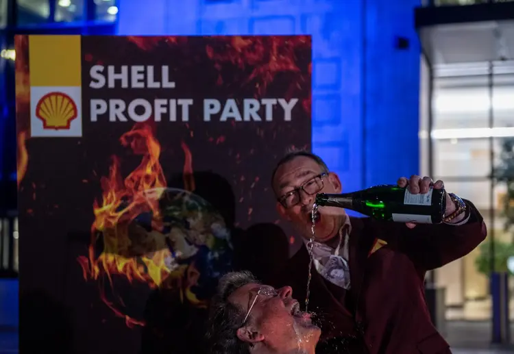 Crítica: em fevereiro passado, ativistas do Greenpeace protestaram contra a "festa do lucro", em referência aos resultados da Shell (Getty Images)