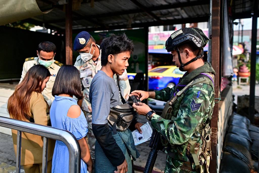 Rebeldes intensificam ataques em Mianmar; Tailândia reforça segurança na fronteira