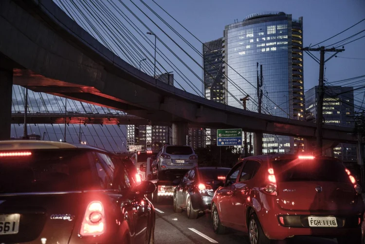 Desigualdade: estudo também aponta quanto a população compromete da renda com o transporte; negros em São Paulo gastam mais (Getty Images)