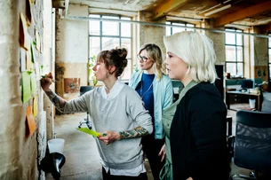 Como usar stand-up meetings para agilizar o acompanhamento de projetos
