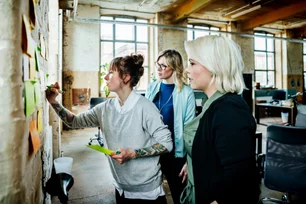 Imagem referente à matéria: Como usar stand-up meetings para agilizar o acompanhamento de projetos