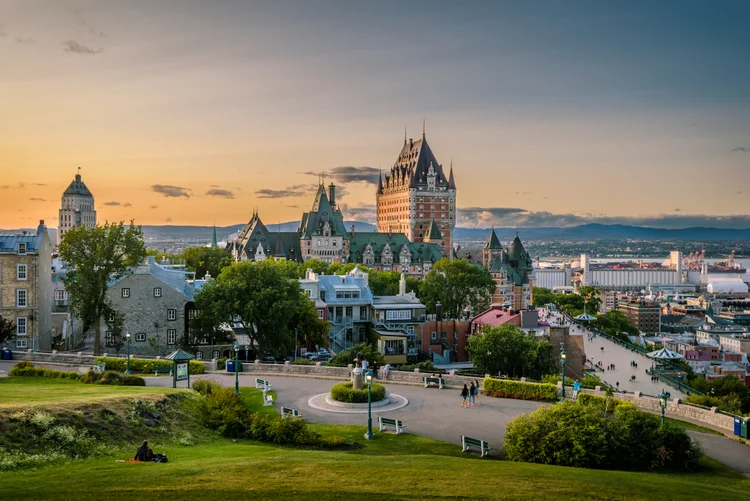 Algumas vagas em Quebec não exigem o francês e para atrair os brasileiros o governo local paga os estudos do idioma   (Posnov/Getty Images)