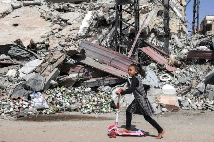 A França também pediu que os cidadãos evitem viajar ao Irã, Líbano, Israel e Palestina nos próximos meses (Belal ALSABBAGH con Chloé ROUVEYROLLES-BAZIRE/AFP Photo)