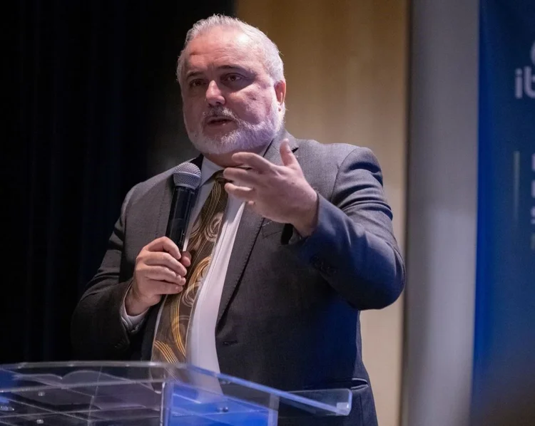 O presidente Jean Paul Prates durante o evento "O Fortalecimento da Indústria Naval Nacional e o Setor Energético Offshore (18/04/24)/Petrobras (Divulgação)