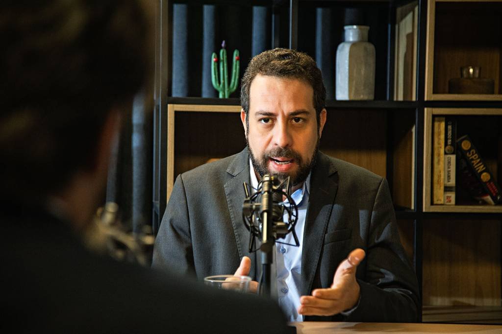 Vou ampliar tarifa zero se for eleito prefeito de São Paulo, diz Boulos