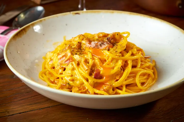 Carbonara: prato feito pelo chef Gabriel Marques e servido no Nonna Rosa. (Rodolfo Regini/Divulgação)