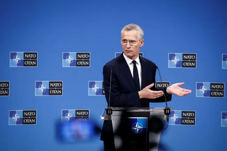 O secretário-geral da Otan, Jens Stoltenberg, durante uma coletiva de imprensa no final de uma reunião virtual do Conselho Otan-Ucrânia na sede da Otan em Bruxelas (AFP)