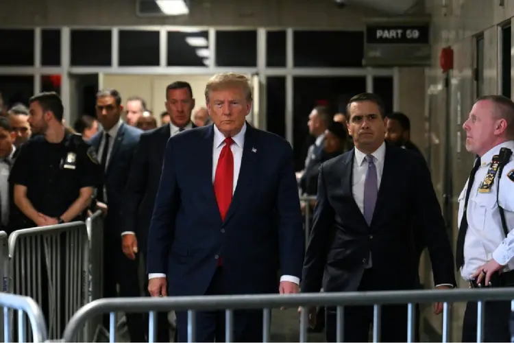 Ex-presidente Donald Trump na chegada ao tribunal de Manhattan, em 15 de fevereiro de 2024, em Nova York (Andréa Bambino/AFP)