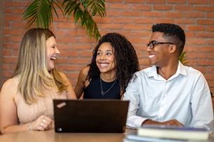 Imagem referente à matéria: BigDataCorp abre inscrições para programa de estágio com vagas 100% home office