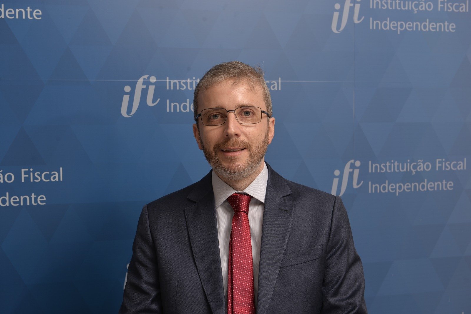 Superávit só em 2026 desafia credibilidade fiscal, alerta IFI