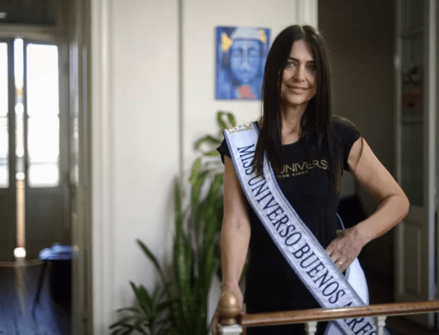 Argentina de 60 anos ganha concurso e pode disputar o Miss Universo