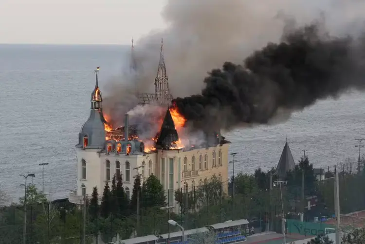 Ataque russo destrói 'Castelo do Harry Potter' em Odessa, na Ucrânia.  (Victor Sajenko/AP)