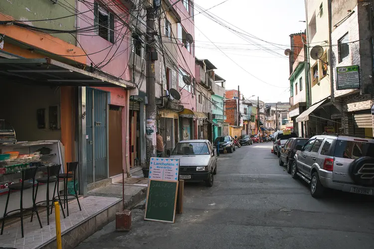 Favela de Heliópolis, em São Paulo: transformação digital pode gerar renda e empregos  (Bloomberg/Getty Images)
