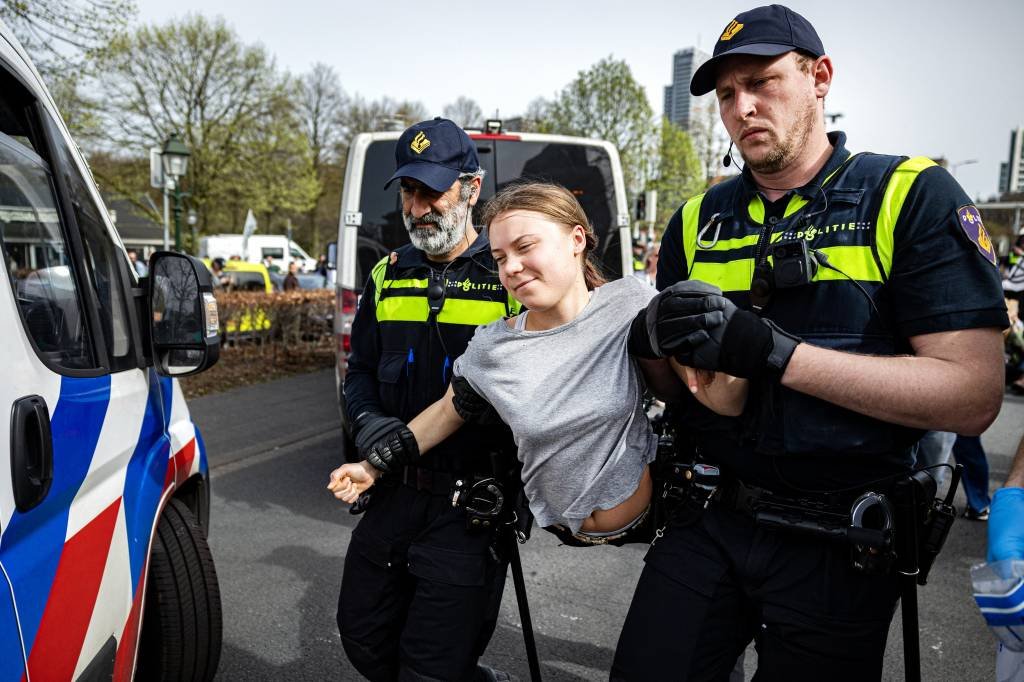 Greta Thumberg é presa durante protesto na Holanda; veja vídeo